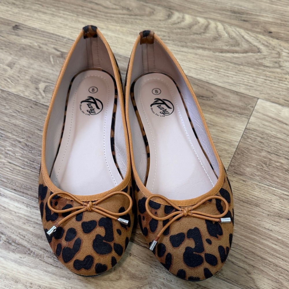 Women’s flats